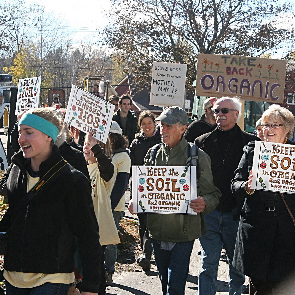 protest to keep the soil in organic