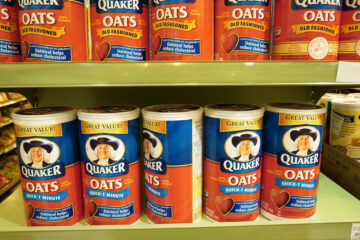 shelves of Quaker Oats