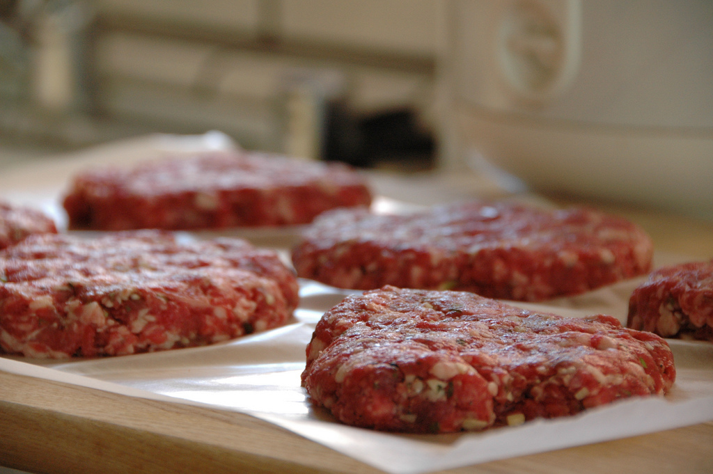 The United States Department of Agriculture announced that Cargill—America’s largest private company, and among the largest meatpackers—is recalling 132,606 pounds of raw ground beef that the company believes may be contaminated with E. coli O26, a fairly uncommon strain. Credit: Ernesto Andrade, September 2018