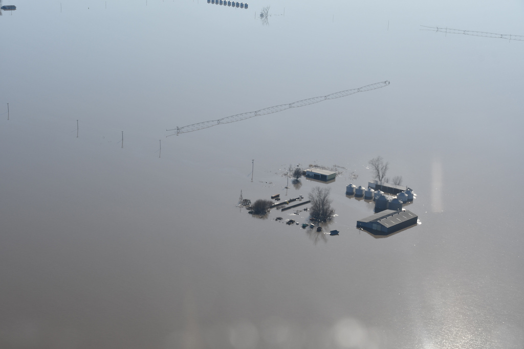As Midwest floods persist, communities struggle with contaminated drinking water. Credit: Office of Missouri Governor / Flickr, March 2019