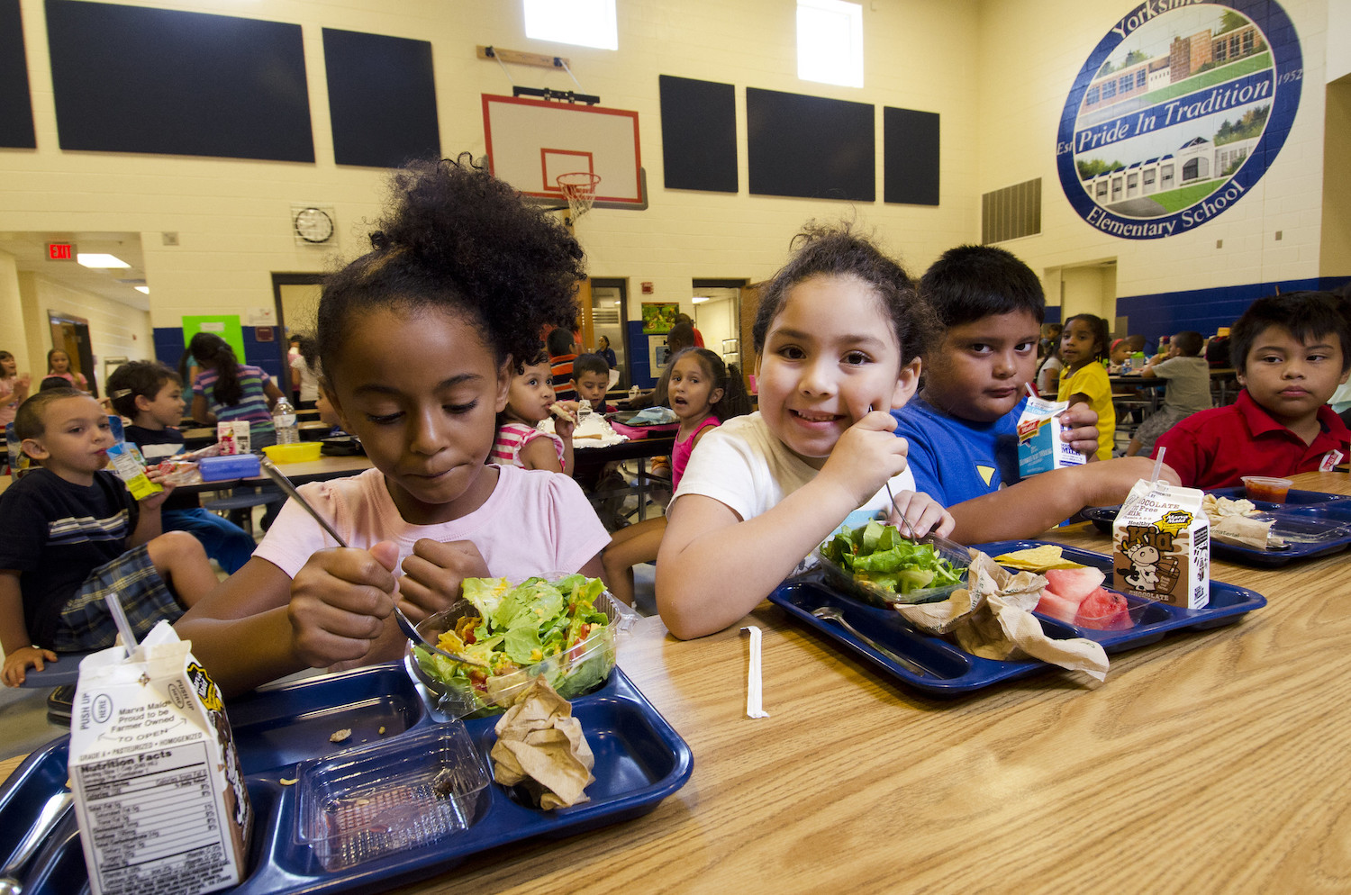 Students eat lunch at an elementary school in Virginia