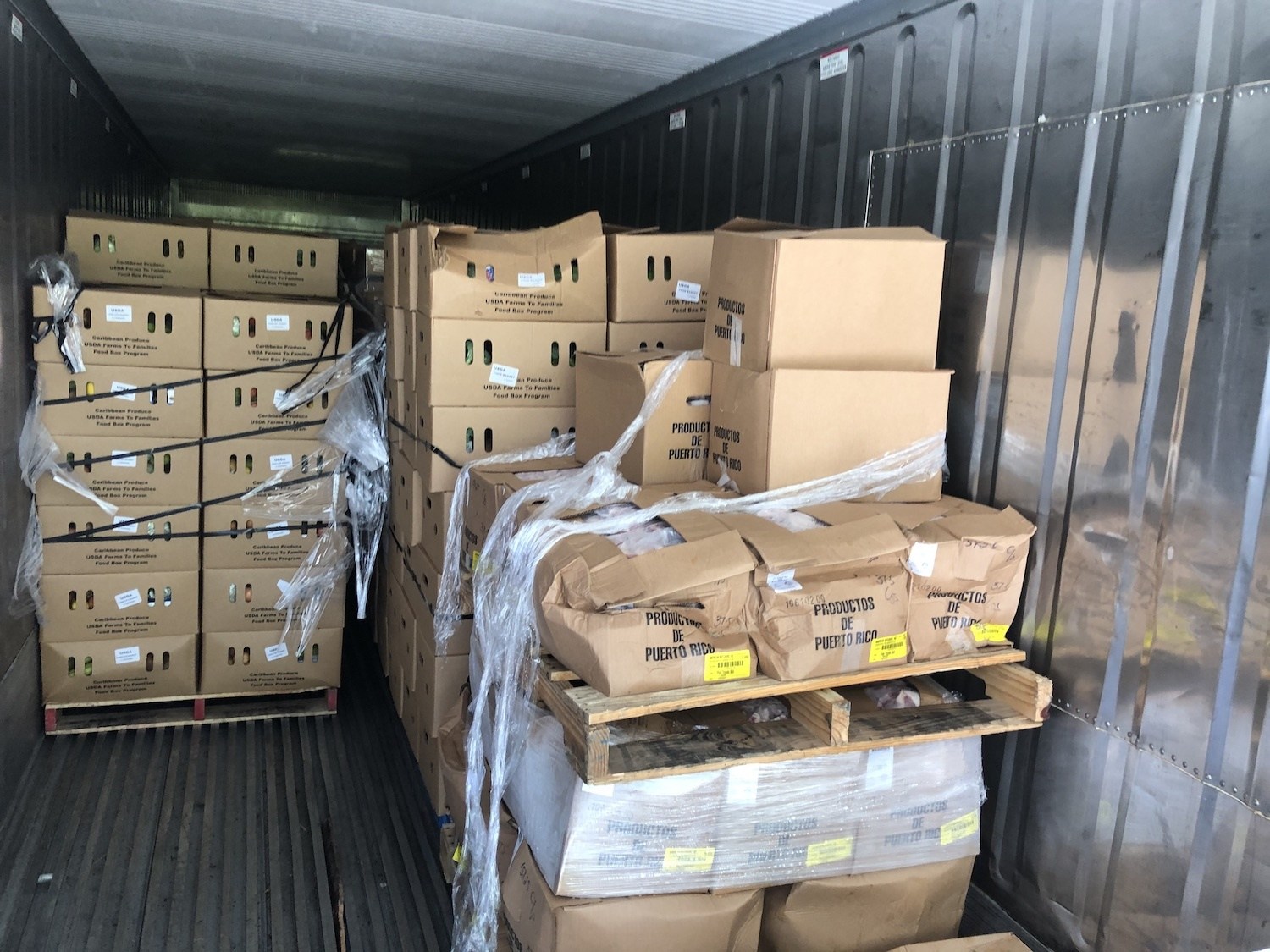 Puerto Rico’s biggest produce distributor delivers food boxes to Manuel A. Perez Housing Project as part of a USDA’s Farmers to Families Food Box program June 2020
