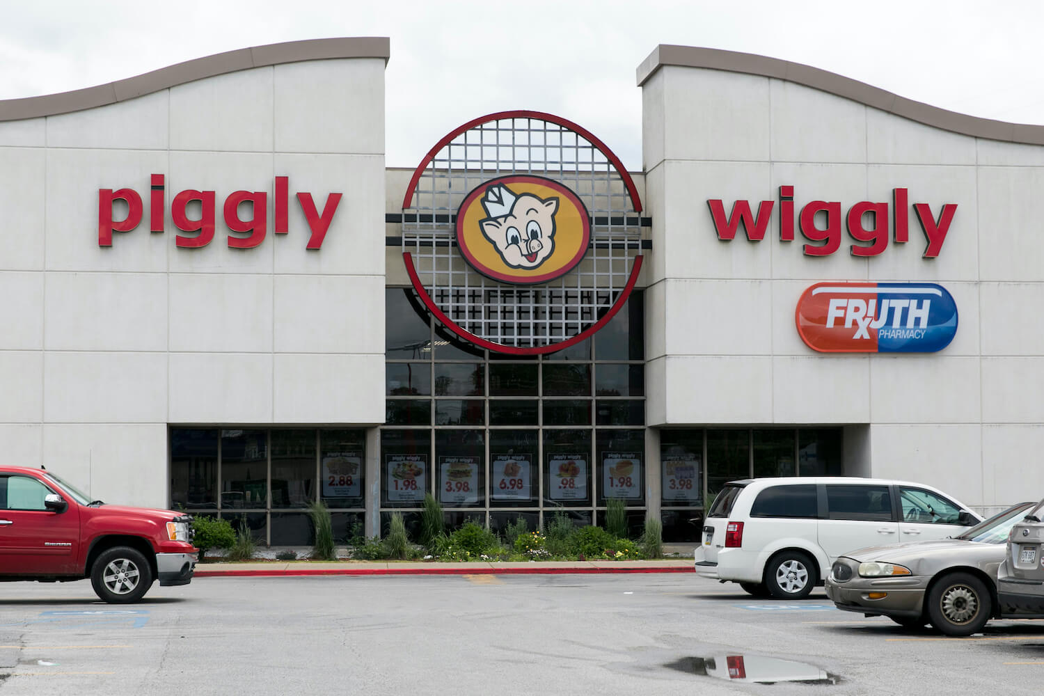 A logo sign outside of a Piggly Wiggly retail grocery store location in Charleston, West Virginia on May 29, 2020. July 2020
