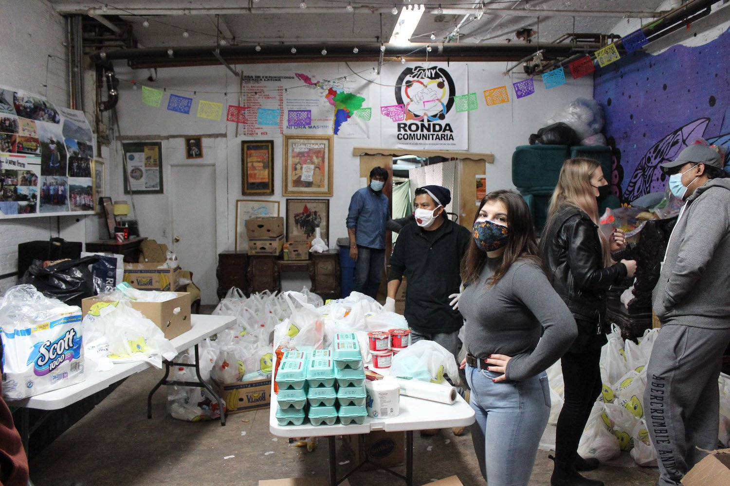 Volunteers working at the food distribution rally at the Red de Pueblos Transnacionales headquarters in the South Bronx on March 20. Volunteers were both from Red de Pueblos Transnacionales and the American Indian Community House. March 2021