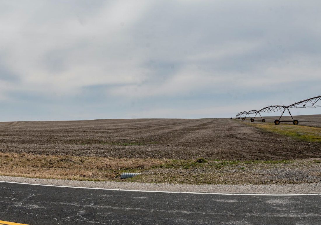 Billionaire NFL owner quietly buying up thousands of acres of Illinois farmland - Vimarsana News