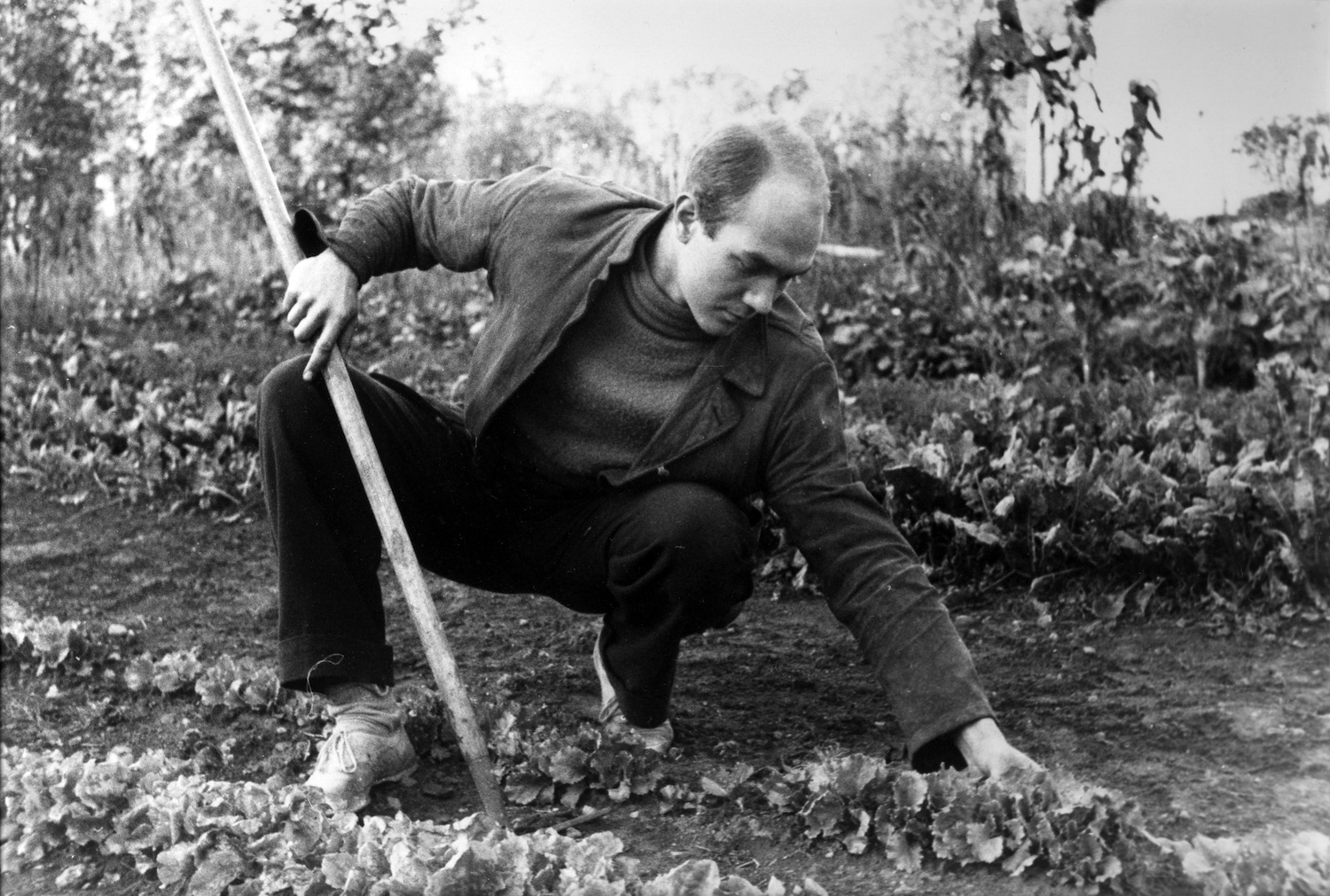 Fred Hearn; Richard Merrill 1936, courtesy of Jacob’s Pillow Archives “Dancer Fred Hearn tending to the garden