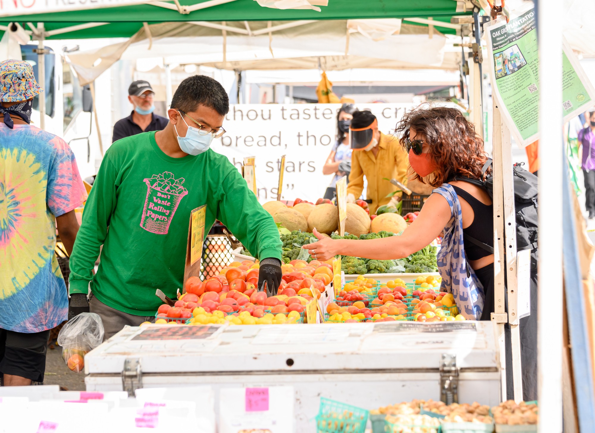 People wear protective face masks while shopping at the Union Square Greenmarket as the city continues Phase 4 110421.